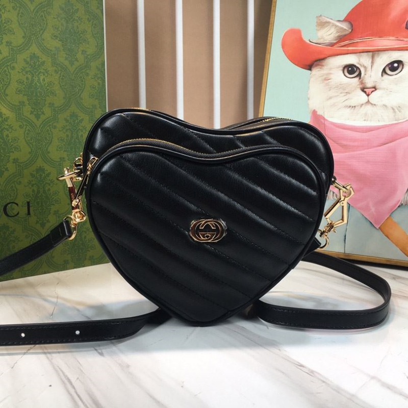 G*u*i round bags
